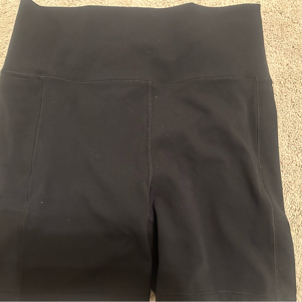 Vuori Women's Black Bike Shorts